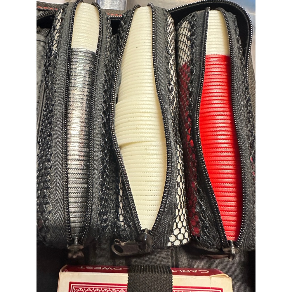 VTG Marlboro Poker Chip Card Travel Case Zippered 2 decks, 3 rolls of poker chip - Picture 7 of 7